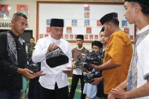 Berbagi Kasih dan Kebahagiaan Bersama Yatim Piatu, Peringatan HUT Ke-71 Yonif PR 330 Kostrad