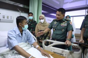 Kasad Jenguk Prajurit Korban Penyerangan KST Papua di RSPAD