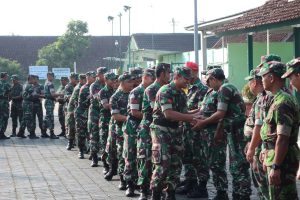 Kembali Beraktifitas Setelah Cuti Lebaran, Prajurit Yonbekang 2 Kostrad Halal Bihalal