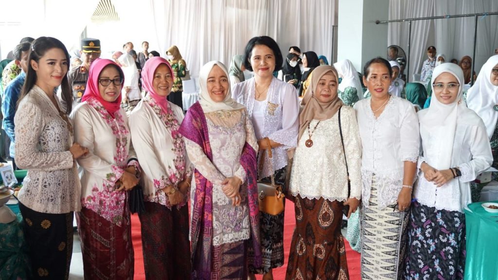 Bupati Anna Mu’awanah Hadiri Peringatan Hari Kartini, Dorong Inovasi Kuliner Khas Bojonegoro