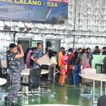 Masyarakat Kalimantan Barat Antusias Berswafoto di Kapal Perang Republik Indonesia