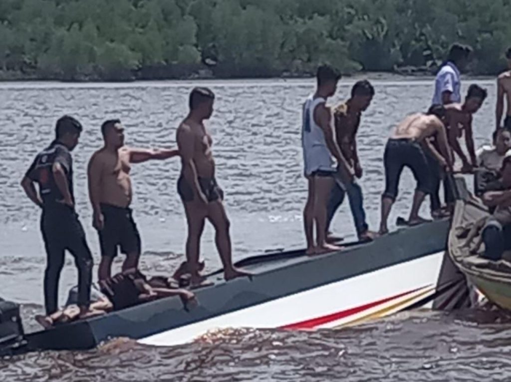 POS TNI AL Tanjung Datuk Laksanakan SAR Laka Laut SB. Evelyn Calisca 01 Di Perairan Pulau Burung Indragiri Hilir
