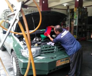 Dukung Mobilitas Dan Operasional Satuan, Koramil 02/Pondok Gede Laksanakan Pemeliharaan dan Perawatan Kendaraan Dinas