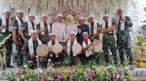 Meriahkan Pernikahan Prajurit, Tim Hadrah Ajen Divif 2 Kostrad