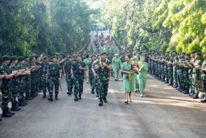 Pangkostrad Letjen TNI Maruli Simanjuntak, M.Sc Kunjungi Batalyon Para Raider 330 Kostrad
