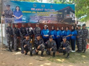 TNI AL Lanal TBA Lepaskan Tukik di Perairan Pulau Jemur