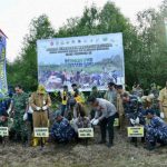 Forkopimda Kalsel Laksanakan Penanaman Mangrove Nasional Secara Serentak di Desa Pagatan Besar