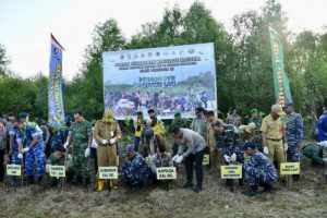 Forkopimda Kalsel Laksanakan Penanaman Mangrove Nasional Secara Serentak di Desa Pagatan Besar