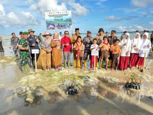 Lanal Simeulue Beserta Unsur Forkopimda dan Masyarakat Laksanakan Penanaman Mangrove Serentak Dipimpin Presiden RI