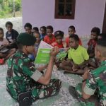 Berantas Buta Huruf Untuk Anak Papua Gemar Membaca, Yonif R 754 Bagikan Buku Peringati Hari Buku Nasional