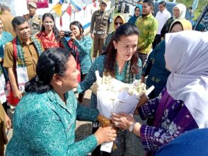 Ny. Nawal Edy Rahmayadi Ketua PKK Prov. Sumatera Utara Hadiri Lomba IV A Test di Kecamatan Silaen, Kabupaten Toba