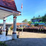 Kapolres Toba Pimpin Apel Pagi Dilapangan Kantor Camat Laguboti
