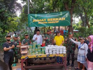 Jumat Berkah, Kodim 0501/JP Membagikan Makanan Gratis Kepada Warga Binaan