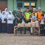 Giat Jum’at Berkah, Babinsa Jatiraden Bersama Mitra Jaya Bagikan Nasi Kotak Di Ponpes Miftahul Huda