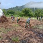 Sapa Warga.. Satgas Yonif 310/KK Gelar Karya Bhakti Bersama Warga Batom