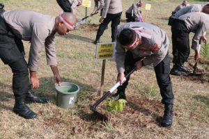 Perbaiki Kualitas Udara Jakarta, Polda Metro Jaya Gencarkan Penanaman 15.000 Pohon