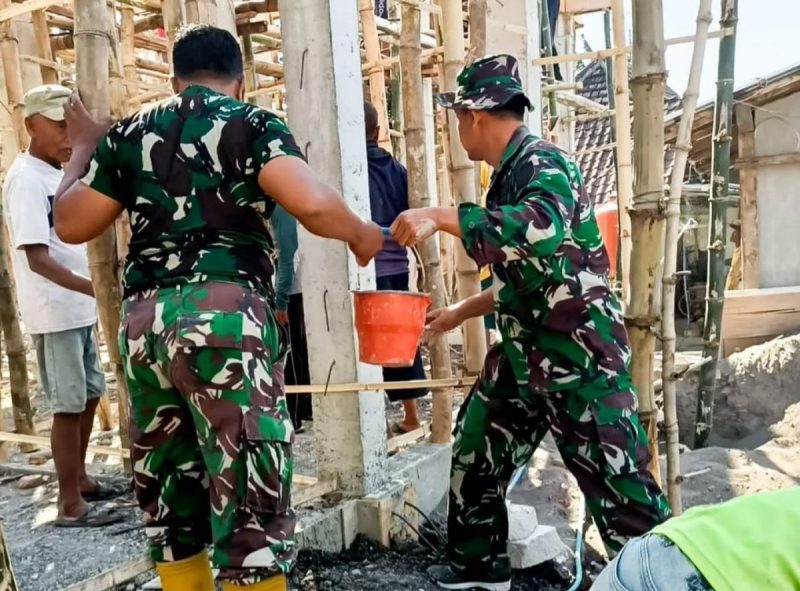 Babinsa Koramil Temayang Bojonegoro bantu percepatan Pembangunan Musholla Dusun Genengan