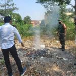 Kurangi Polusi Udara, Babinsa Jajaran Kodim 0507/Bekasi Bersama Tiga Pilar Himbau Warga Untuk Tidak Membakar Sampah