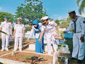 Jelang HUT TNI Angkatan Laut Ke-78, Lanal Bintan Ziarah di Taman Makam Pahlawan