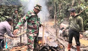 Aparat Gabungan Koramil Mapurujaya dan Polsek Mimika Timur Gerebek Tempat Produksi Sopi
