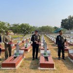Dalam Rangka Peringati HUT TNI Ke-78, Wadansat Brimob Polda Banten Hadiri Upacara Ziarah Dan Tabur Bunga Di TMP Cicer