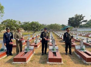 Dalam Rangka Peringati HUT TNI Ke-78, Wadansat Brimob Polda Banten Hadiri Upacara Ziarah Dan Tabur Bunga Di TMP Cicer