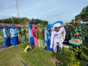 Danlanal Simeulue Pimpin Upacara Ziarah dan Tabur Bunga Dalam Rangka Menyambut HUT Ke-78 TNI Tahun 2023