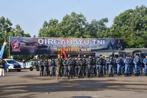 Prajurit Lanal Bandung Ikuti Upacara Parade dan Defile Peringatan HUT Ke-78 TNI Tahun 2023