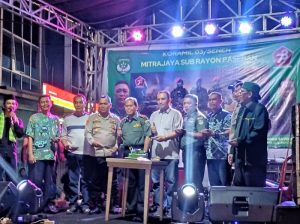 Semarak HUT TNI Ke-78 Koramil 03/Senen Bersama Mitra Dan Pelaku UMKM Menggelar Panggung Hiburan Serta Bazar Murah