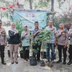 Peringati HUT Humas Polri Ke- 72, Humas Polres Metro Tangerang Kota Tanam Pohon untuk Penghijauan