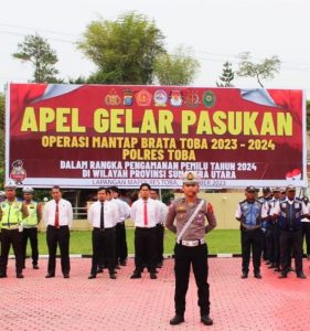 Menggelar Pasukan Operasi Mantap Brata 2023 2024 di Polres Toba Dalam Rangka Pengamanan Pemilu Tahun 2024