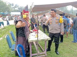Kapolres Toba di dampingi Camat Silaen Melihat Langsung Pilkades di Desa Silaen