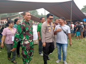 Kapolres Toba bersama Dandim 0210/TU Meninjau Pilkades Serentak 2023 di Kab.Toba