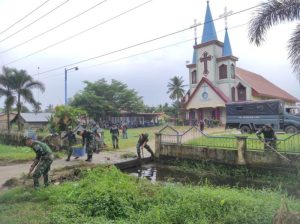 TNI AL Lanal TBA Laksanakan Bakti Sosial Bersih-Bersih di Gereja HKBP Kota Tanjungbalai