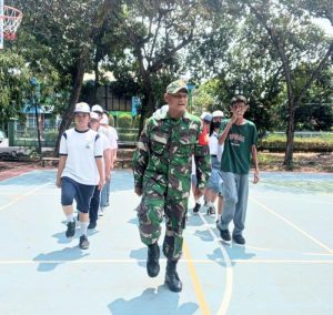 Babinsa Koramil 04/Pulogadung, Latih Baris-Berbaris SMK Fransiskus 1, Giat 10 November