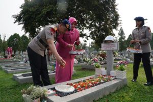 TMP Kalibata Di Serbu Pasukan Brimob, Untuk Mendoakan Para Pahlawan Nasional