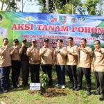 Pj Bupati Jombang Pimpin Aksi Tanam Pohon di Hari Cinta Puspa dan Sarwa Nasional