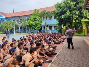 Binluh Polsek Ciledug di SMPN 24, Polisi Ajak Pelajar Hindari Kenakalan Remaja