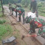 TPU Terkena Banjir, Personil Koramil 04/Jatiasih Bersama Tiga Pilar Dan Warga Giat Karya Bakti Lakukan Pembersihan