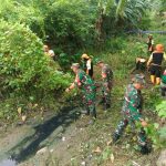 Menjaga Kebersihan Lingkungan, Koramil 08/Duren Sawit Giat Karya Bakti