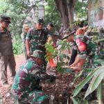 Lestarikan Lingkungan Hidup, Kodim 0505/JT Tanam Pohon Lindung Sepanjang Sungai Sunter