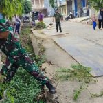 Antisipasi Terjadi Banjir Dan Wabah Penyakit, Koramil 04/Jatiasih Bersama Warga Giat Karya Bakti Pembersihan Saluran Air