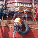 Tim SFQR Lanal Banjarmasin Evakuasi ABK Tug Boat Bintang Karisma 5