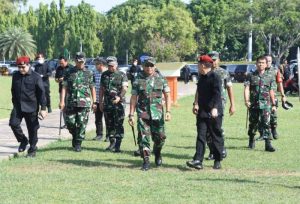 Pangdam Jaya Menghadiri Apel Gelar Pasukan Operasi Kepolisian Terpusat Lilin 2023