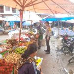 Bripka Derlan Sianturi dan Briptu Hermanto Siagian ” Turun Langsung Ke Pasar Tradisional Porsea”