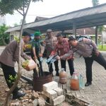 Polsek Sukodadi Lamongan Musnahkan Puluhan Liter Miras Hasil Operasi Cipkon KRYD