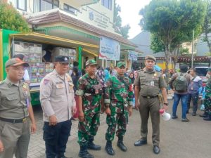 Danramil Bersama Waka Polsek Duren Sawit Dampingi Kunjungan Pj Gubernur di Duren Sawit