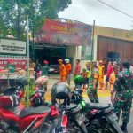 Koramil 03/Senen Bagikan Makan Siang Gratis Kepada Warga Masyarakat