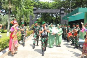 Danrem 051/Wkt Brigjen TNI Riyanto, S.I.P Giat Kunjungan Kerja Perdana Bersama Ketua Persit di Kodim 0509/Kab. Bekasi