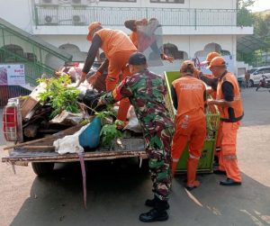 Babinsa Koramil 08/Johar Baru Dan Anggota PPSU Melaksanakan Kerja Bakti Bersama